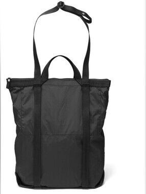 The QWSTION + Sibylle Stoeckli Travel Shopper